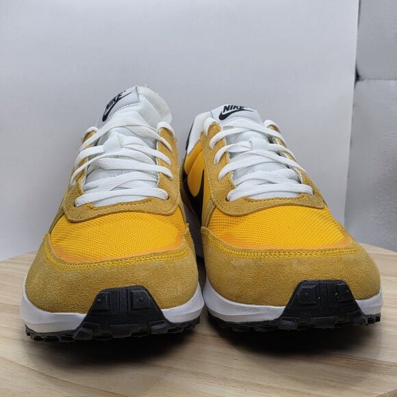 Nike Yellow and Black Athletic Shoes - Picture 2 of 9